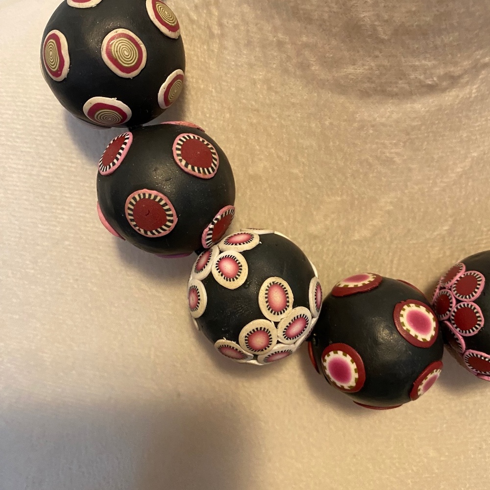 Women’s tire bead necklace